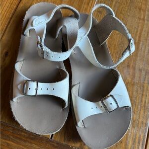 Sun & Sand Girls White Adjustable Strap Sandals Size 1